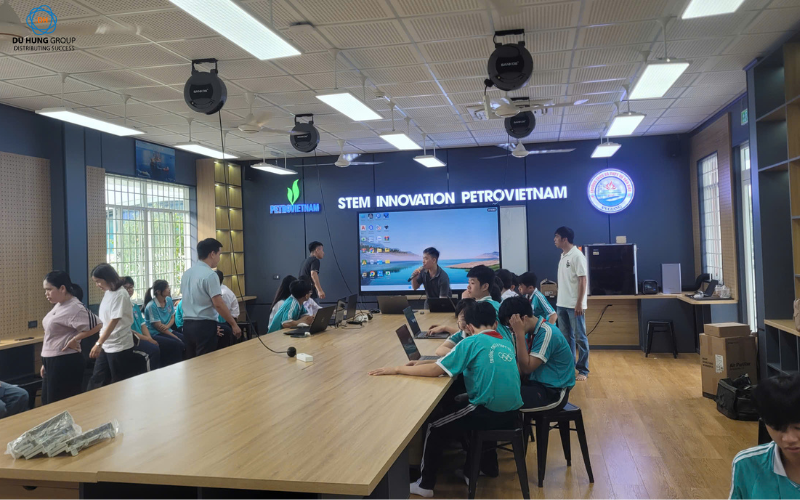 Triển khai phòng thực hành giáo dục STEM hiện đại tại Trường THCS & THPT Võ Văn Kiệt - An Giang