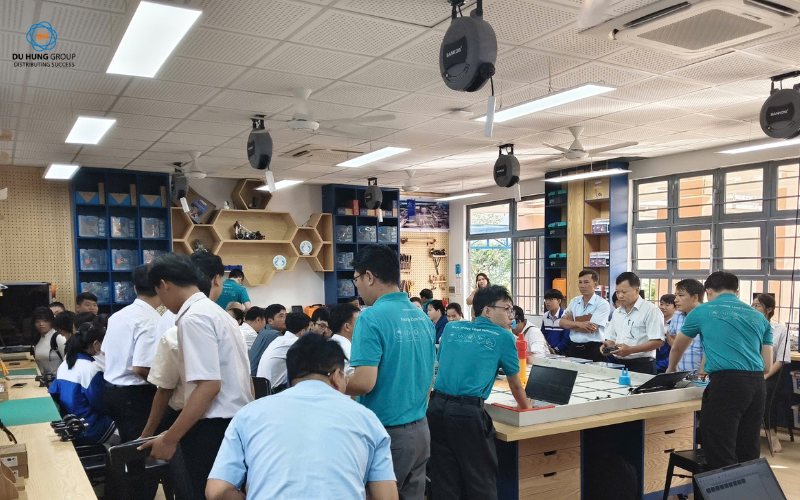 Triển khai phòng thực hành giáo dục STEM hiện đại tại Trường THPT Đạm Ri - Lâm Đồng